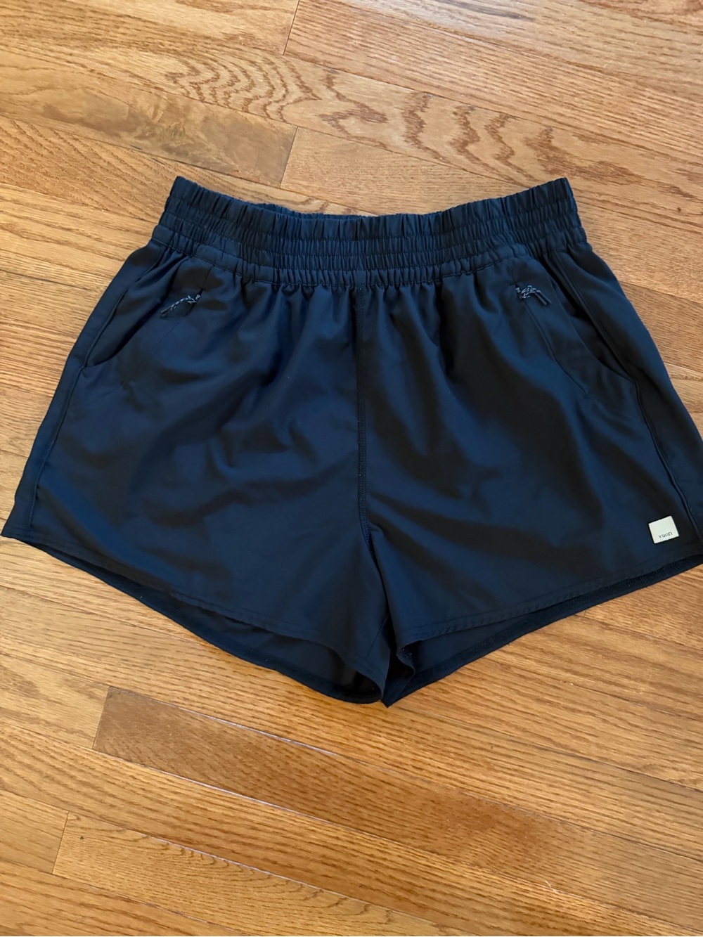Vuori athletic shorts size large